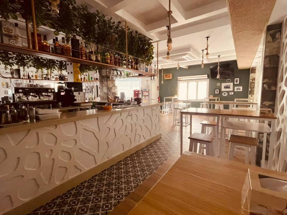 Novo Apartahotel & Restaurante Лас-Кабесас-де-Сан-Хуан Экстерьер фото